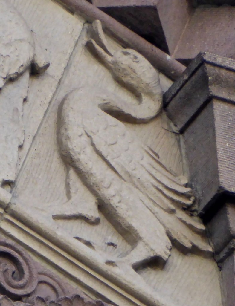 A duck in the frieze.